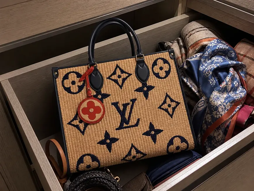 Monogram Raffia OnTheGo MM M57723 photo review