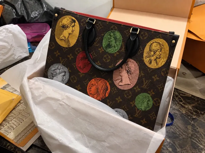 Fall-Winter 2021 Monogram Cameo OnTheGo MM Tote Bag M59245 photo review