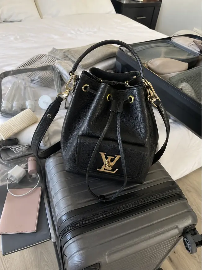 LV Turn Lock Lockme Bucket M57687 photo review