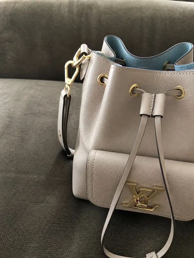 LV Turn Lock Lockme Bucket M57688 photo review