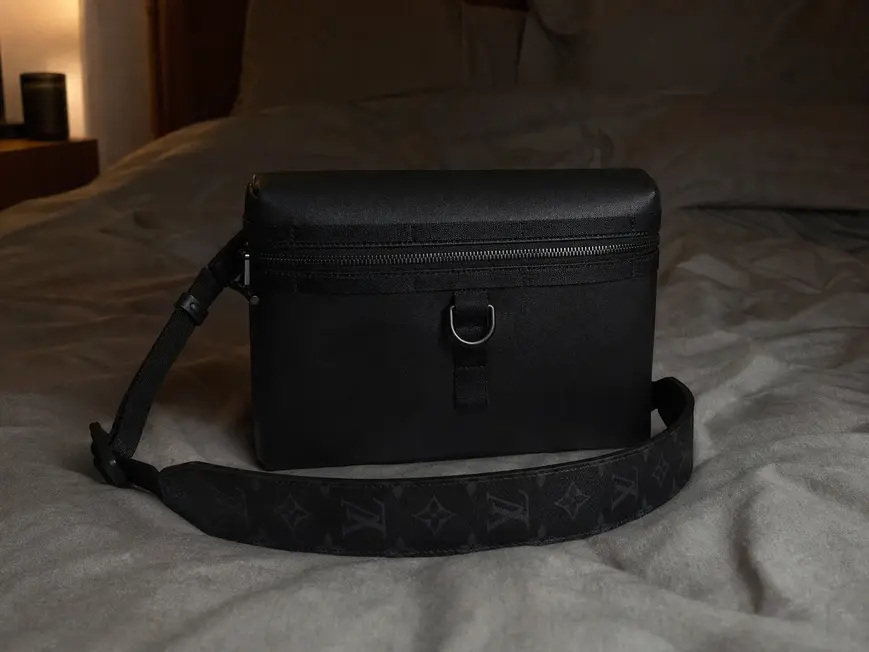 2018 Men Messenger PM-Dark Infinity Leather M52176 photo review
