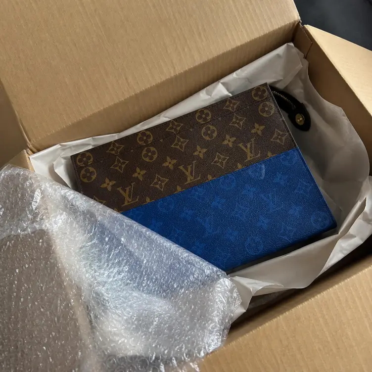2018 Men Pochette Voyage MM-Monogram Other Canvas M63066 photo review
