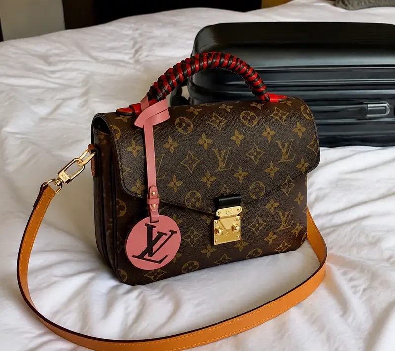 2019 Monogram Canvas Pochette Metis M43984 photo review