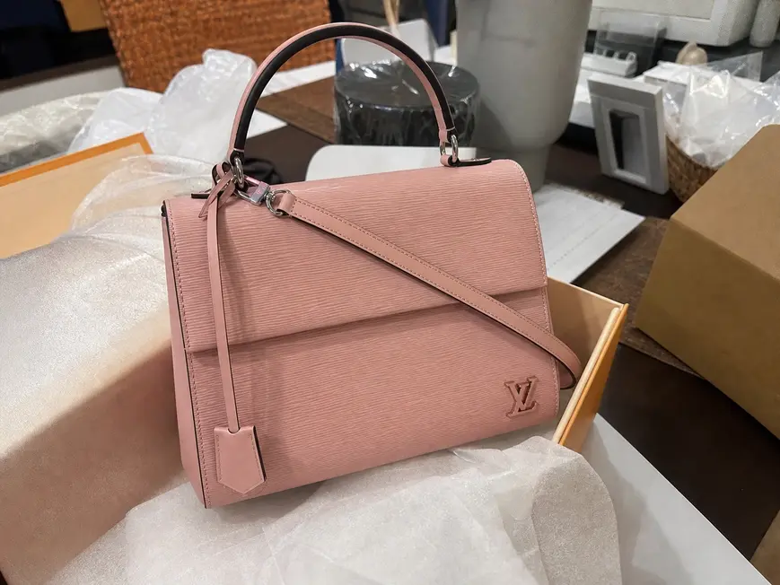 2019 epi inspires Nicolas Ghesquiere Cluny MM-Rose Ballerine M41334 photo review