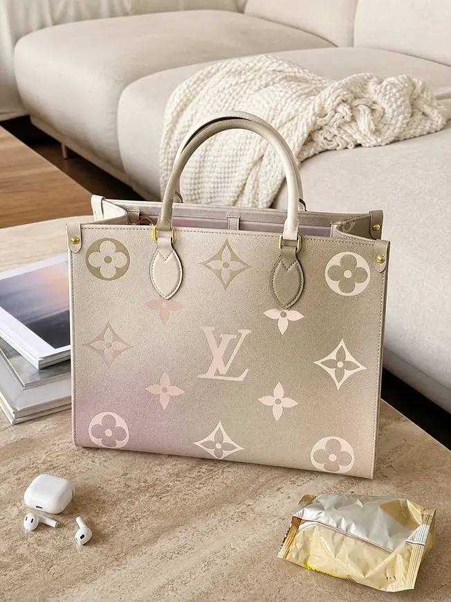 Monogram Canvas Onthego MM Tote M20510 photo review