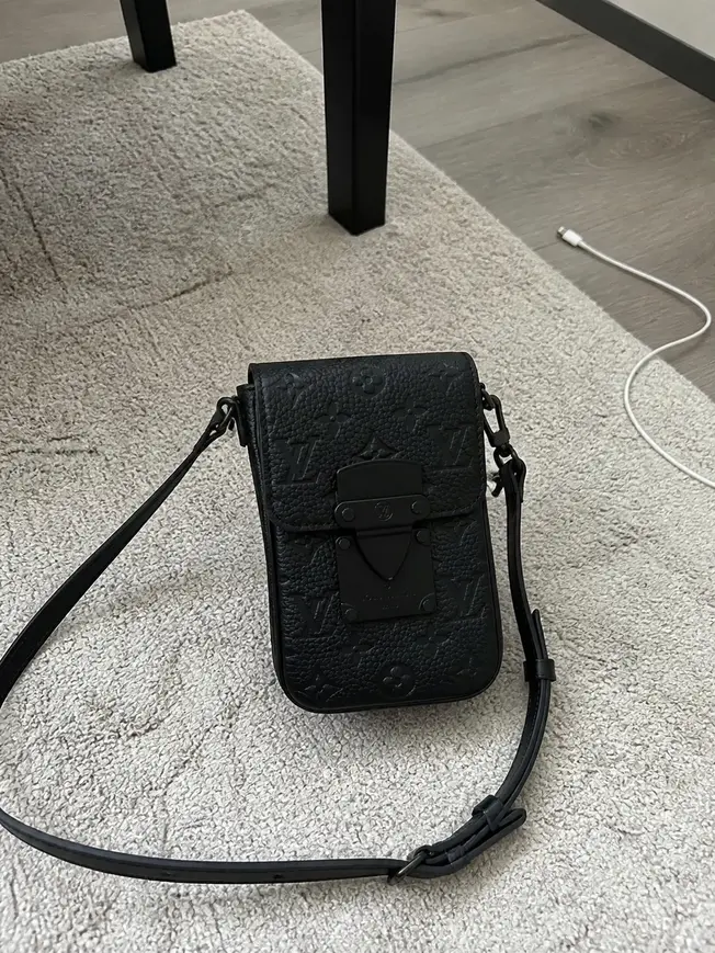 Taurillon Monogram S-Lock Vertical Wearable Wallet M81524 photo review