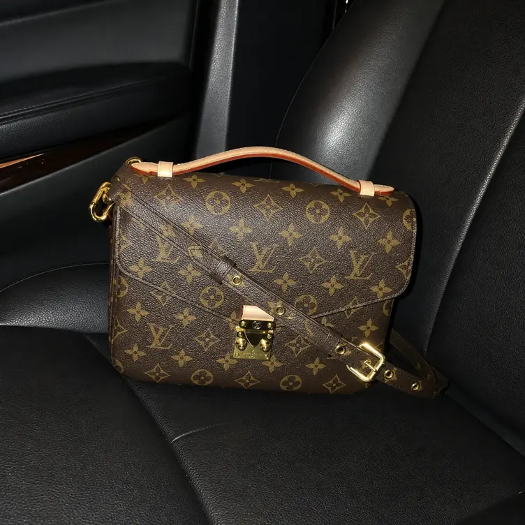 Monogram Canvas Metis Pochette Bag M40780 photo review