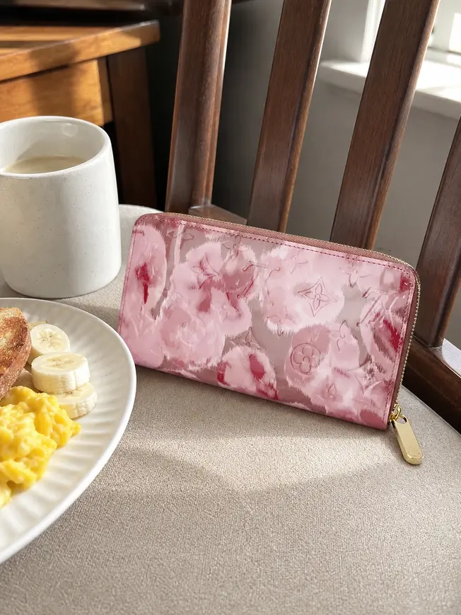 Monogram Vernis Embossed Zippy Wallet Suede Rose M90020-1 photo review