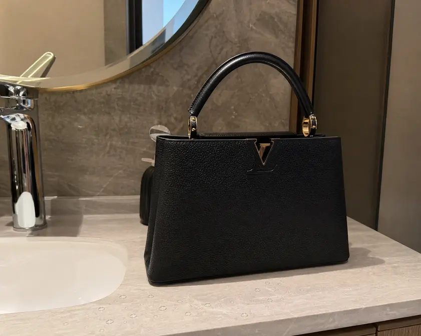 Capucines MM Handbag-Black M48864 photo review