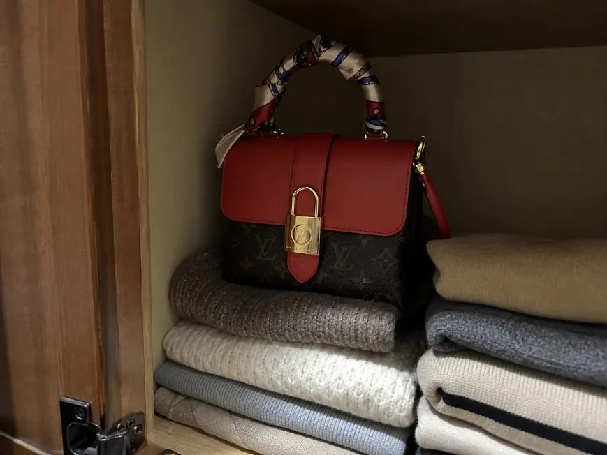 2018 Premium One Handle Flap Bag M43124 photo review