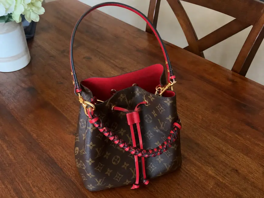 2018 Premium Monogram Canvas NeoNoe M43985 photo review