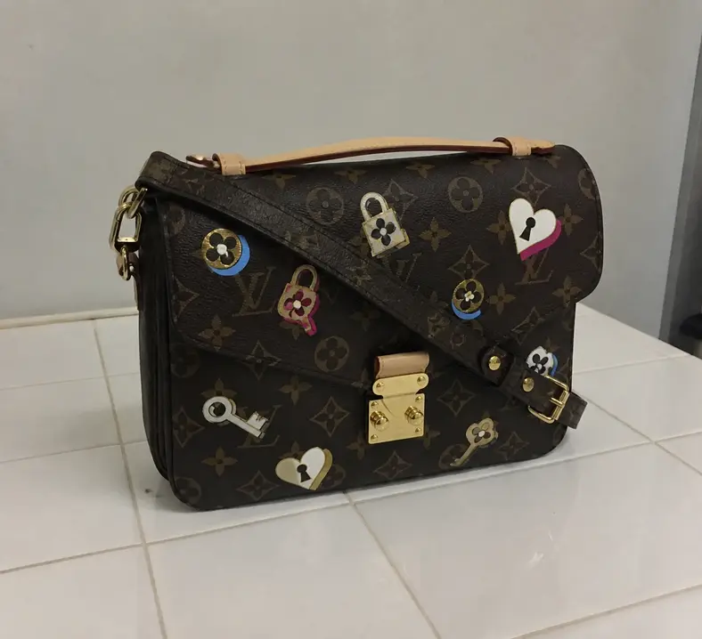 2019 Cruise Love Lock Pochette Metis M44366 photo review