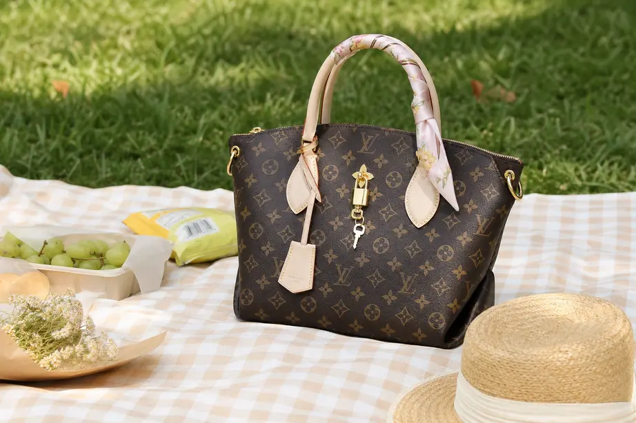 2019 Monogram Canvas Flower Zipped Tote MM HL-M44360 photo review