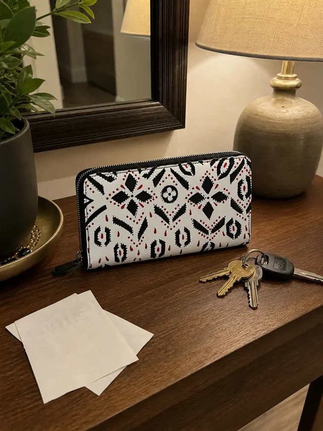 2015/2016 Graphic Print Zipper Wallet M61496 photo review