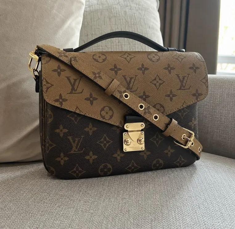 2016 Premium Monogram Canvas Pochette Metis Handbag M41465 photo review