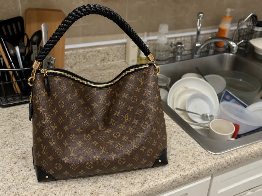 2017 Premium Monogram Canvas Triangle Softy Handbag M44130 photo review