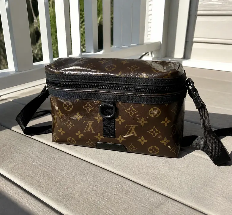 2018 Men Messenger PM-Monogram Glaze M43895 photo review