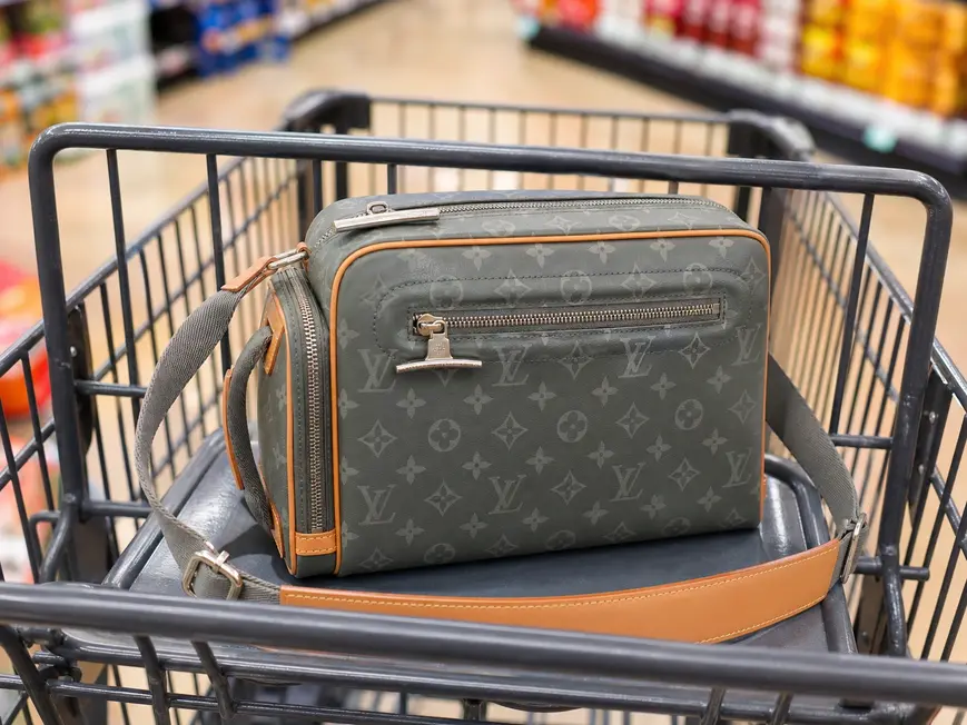 2018 Men Camera Bag-Monogram Titanium M43884 photo review