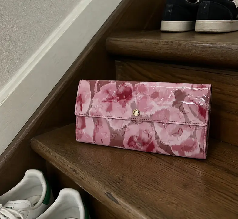 Monogram Vernis Sarah Wallet-Rose M90023 photo review